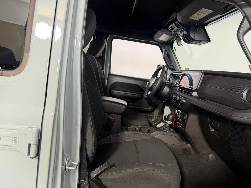 Used 2024  Jeep Rubicon 4xe image 30