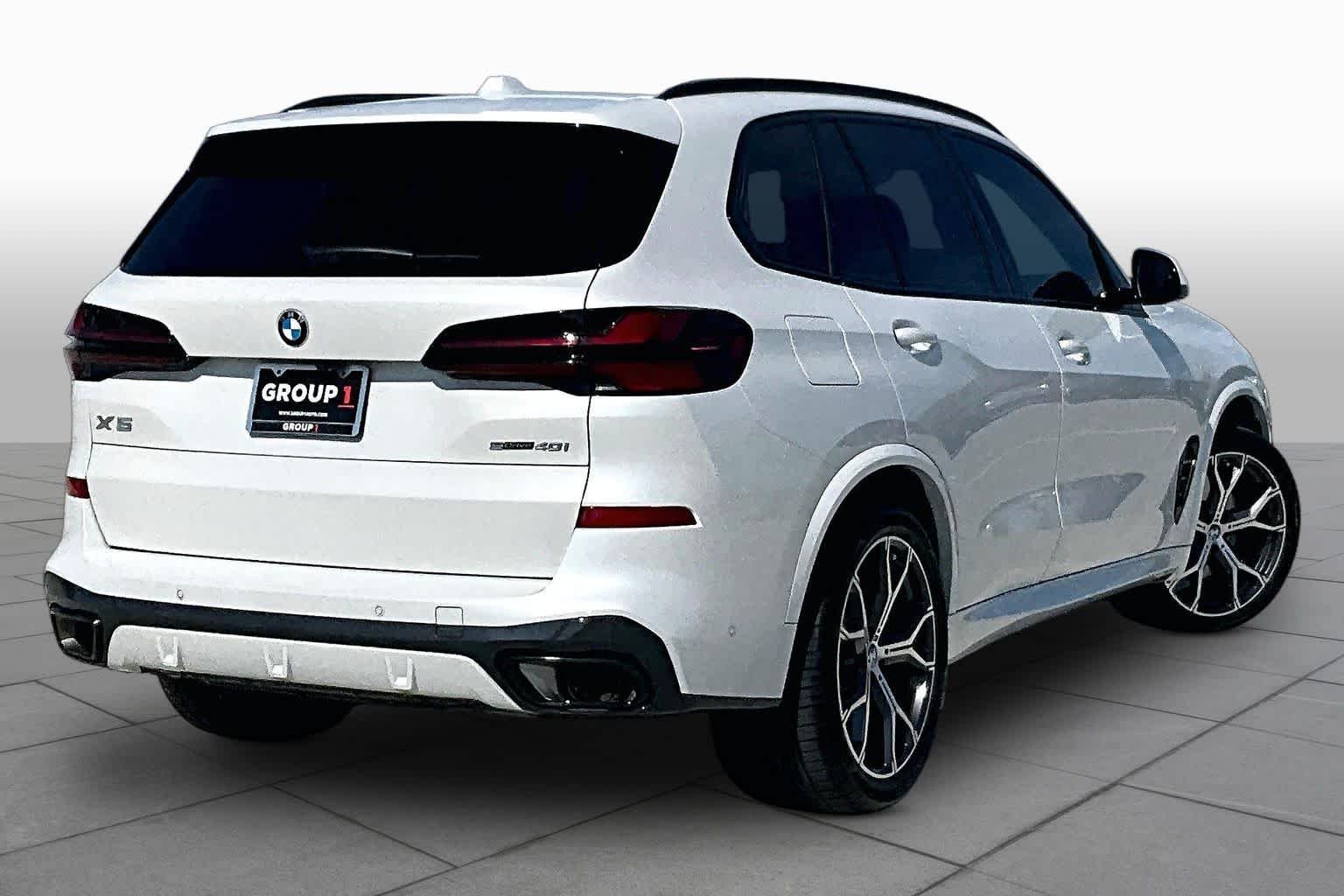Used 2024 Mineral White Metallic BMW sDrive40i image 12