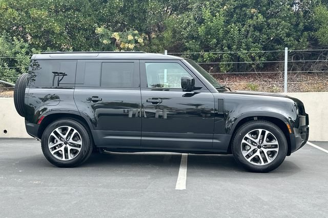 New 2026 Santorini Black Land Rover S image 6