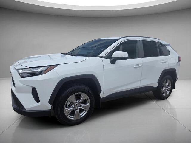 Used 2022 White Toyota XLE image 9