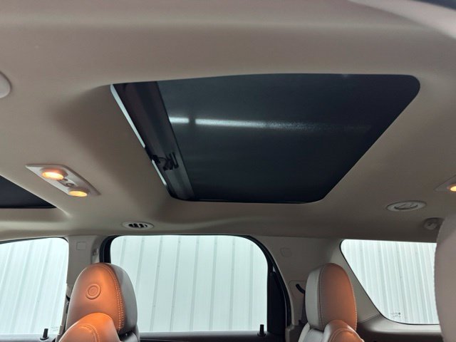 Used 2016 WHITE FROST TRICOAT GMC Denali image 17