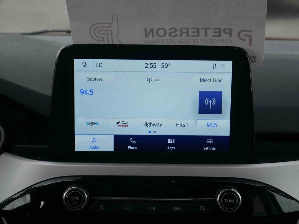Used 2022 Red Ford SE image 7