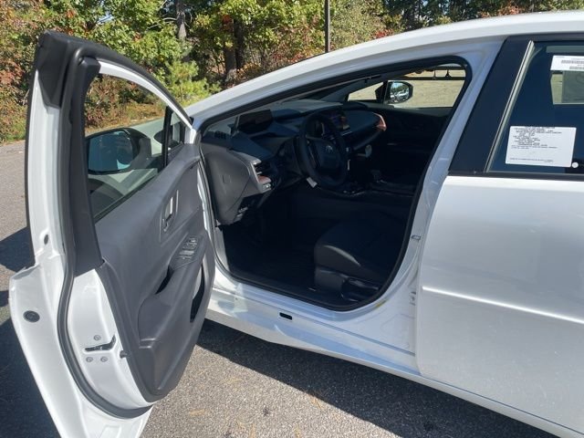 New 2026 Wind Chill Pearl <sup>1</sup> Toyota  SE image 16