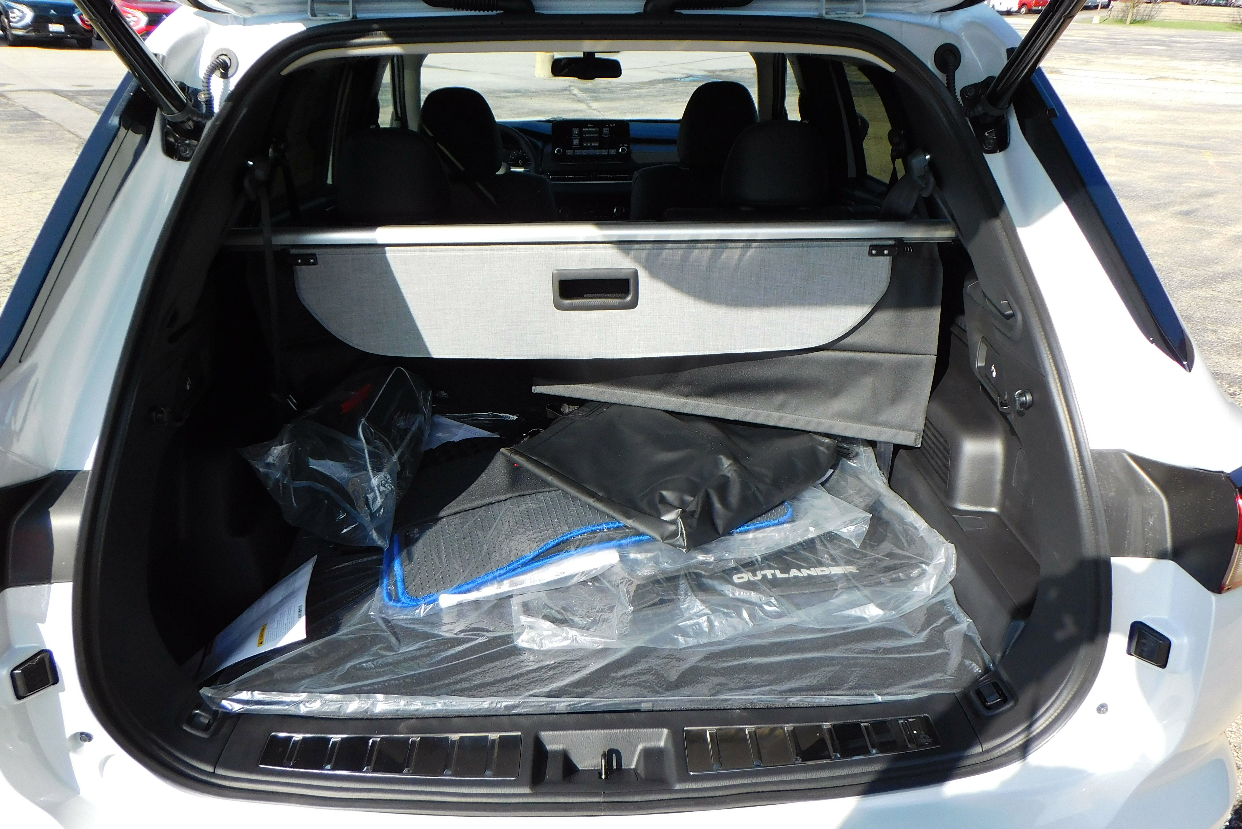 Used 2025 WHITE DIMD Mitsubishi SEL Platinum Edition image 5