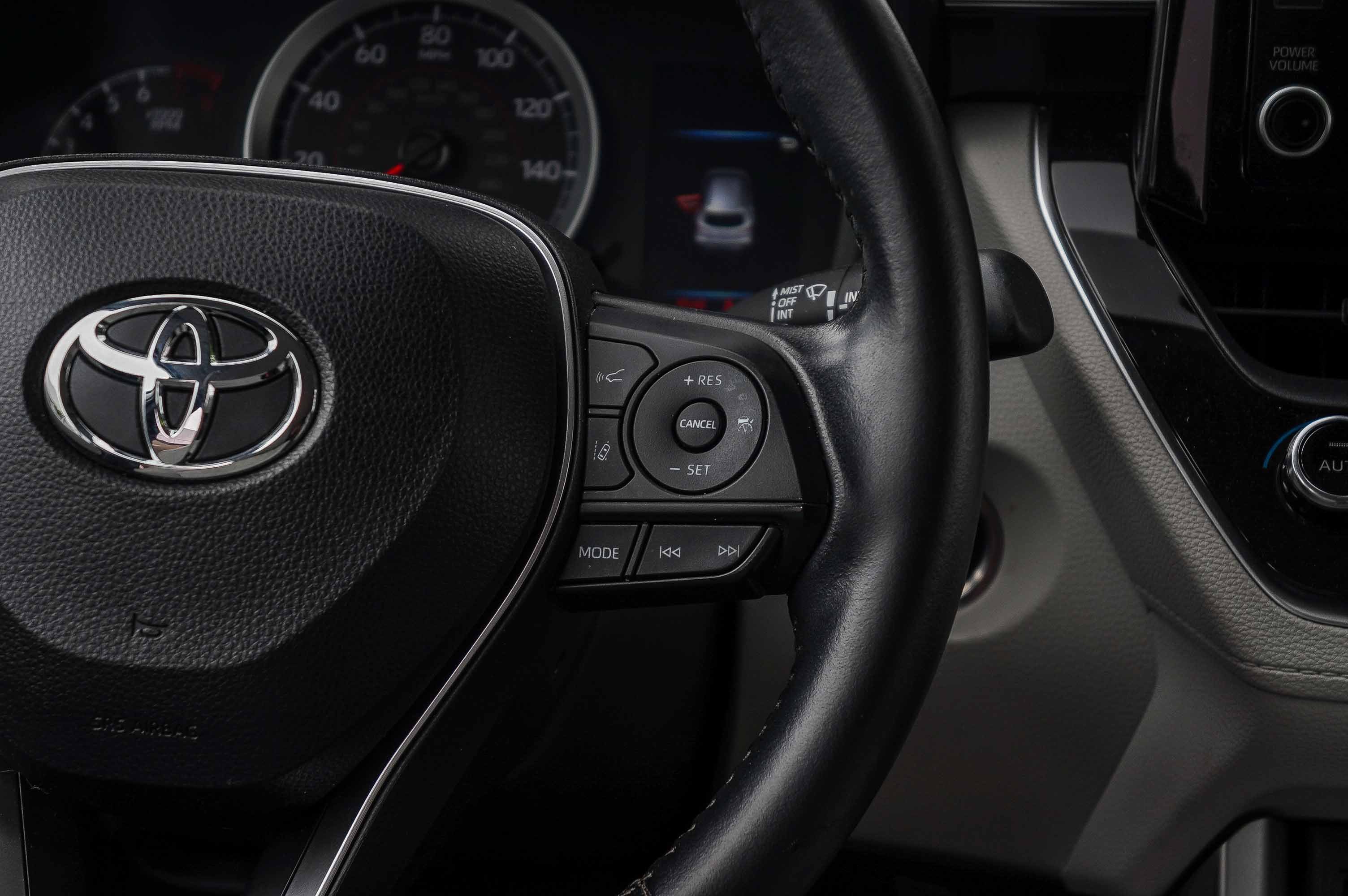 Used 2022 WIND CHILL PEARL TOYOTA TRUCK LE image 17
