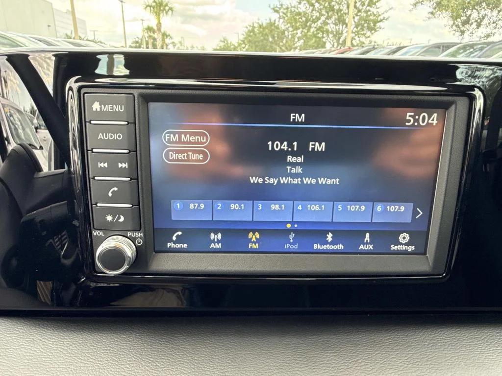 Used 2025 White Nissan S image 27