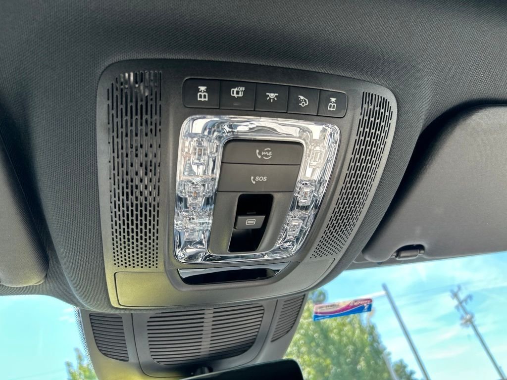 Used 2025  Mercedes-Benz GLS 580 image 28