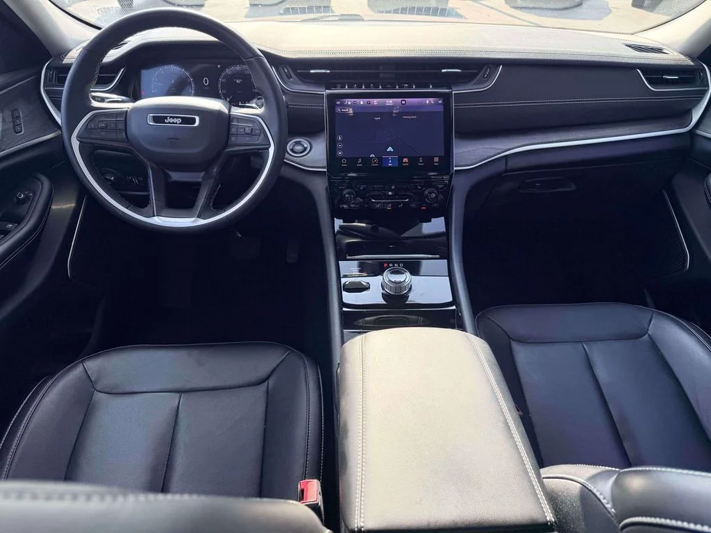 Used 2022 Red Jeep Limited image 3