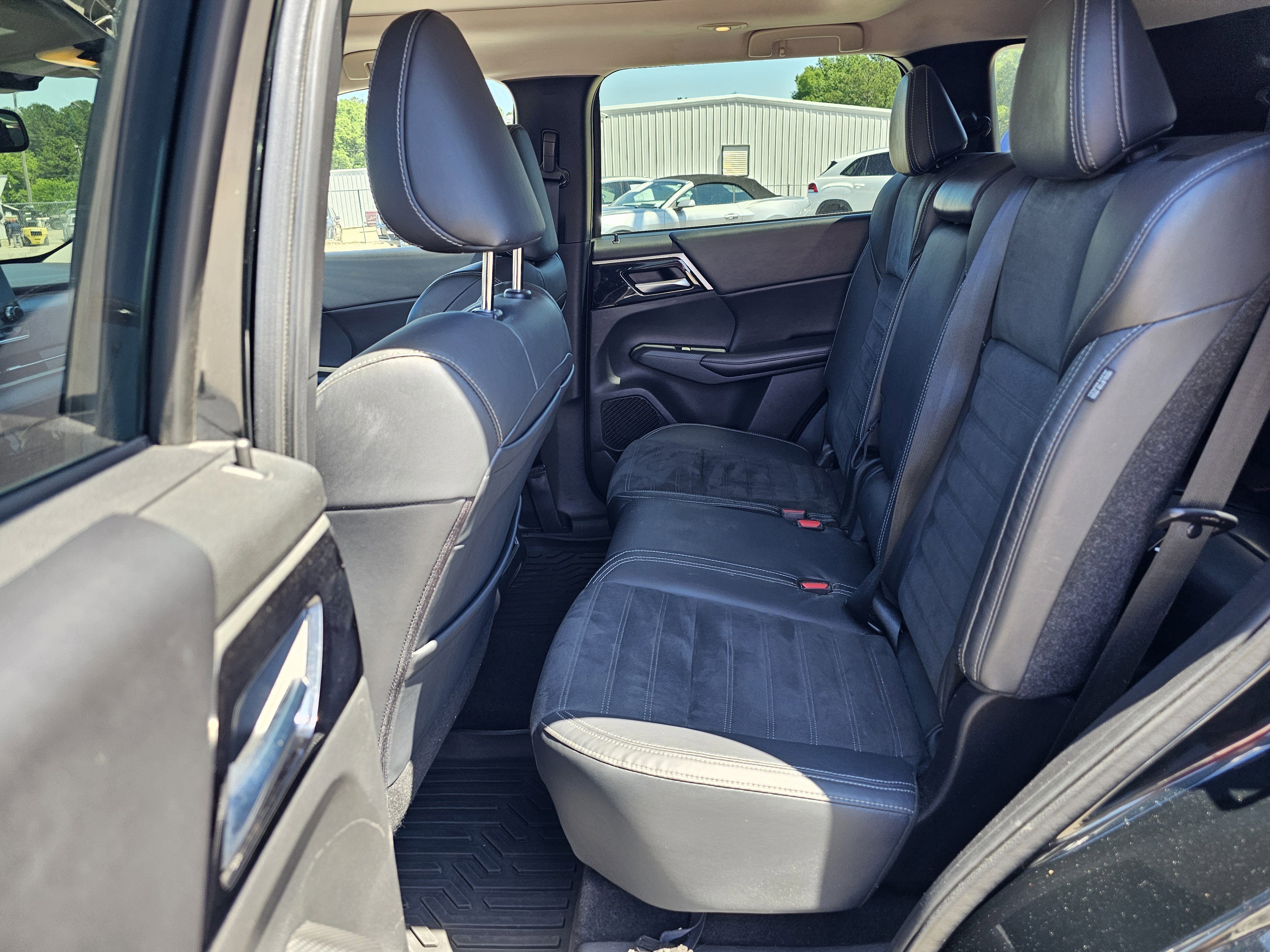 Used 2022 Black Diamond Mitsubishi SE Launch Edition image 32