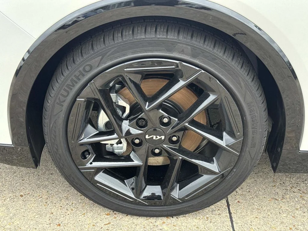New 2025 Snow White Pearl Kia GT-Line Turbo image 3