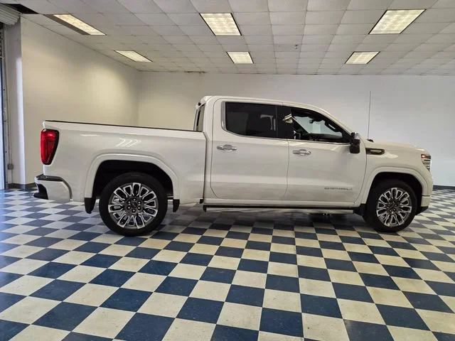 Used 2024 White Frost Tricoat GMC Denali Ultimate image 9