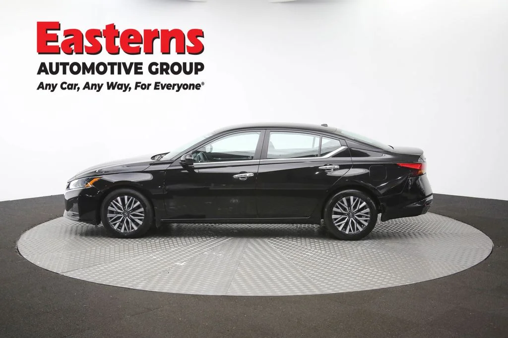 Used 2023 Black Nissan 2.5 SV image 59