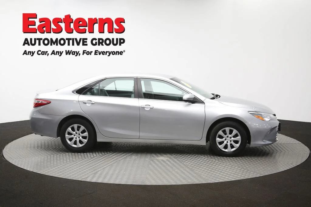 Used 2015 Silver Toyota LE image 44