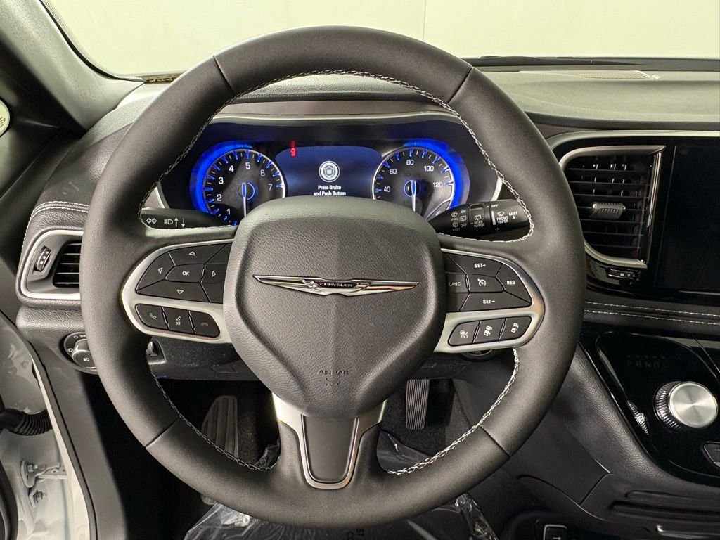New 2026 Bright White Clear-Coat Exterior Paint Chrysler Select image 23
