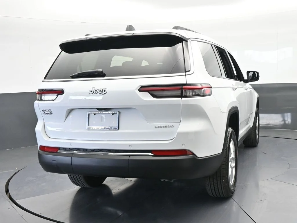 New 2026 Bright White Clear-Coat Exterior Paint Jeep Laredo image 5