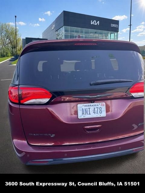 Used 2020 Red Chrysler Launch Edition image 13