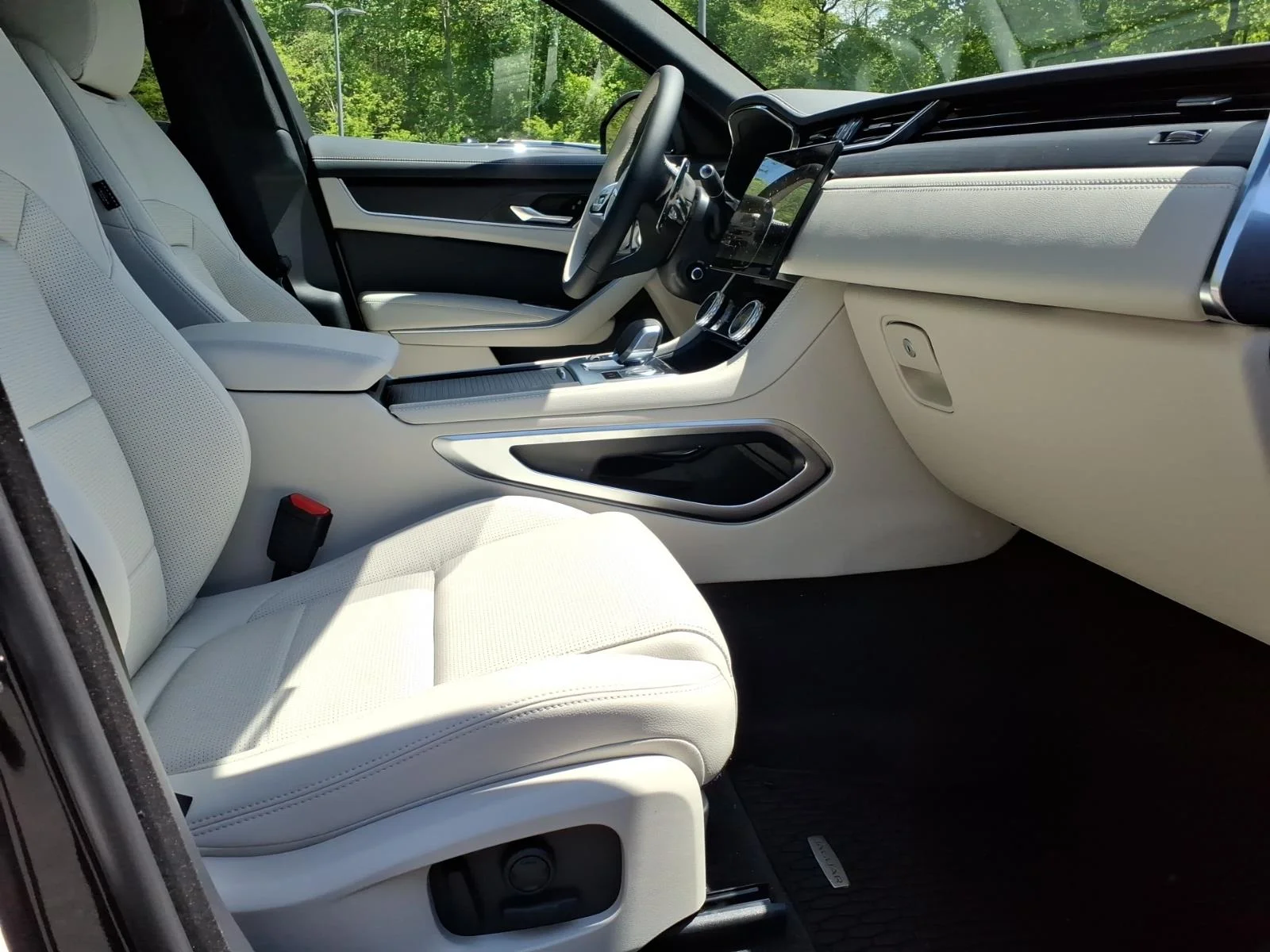 New 2026 Santorini Black Jaguar P250 R-Dynamic S image 3