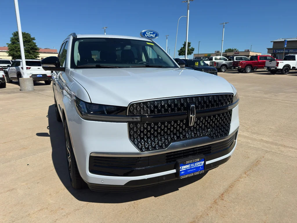 New 2026 Crystal White Metallic Clearcoat Lincoln Reserve image 2