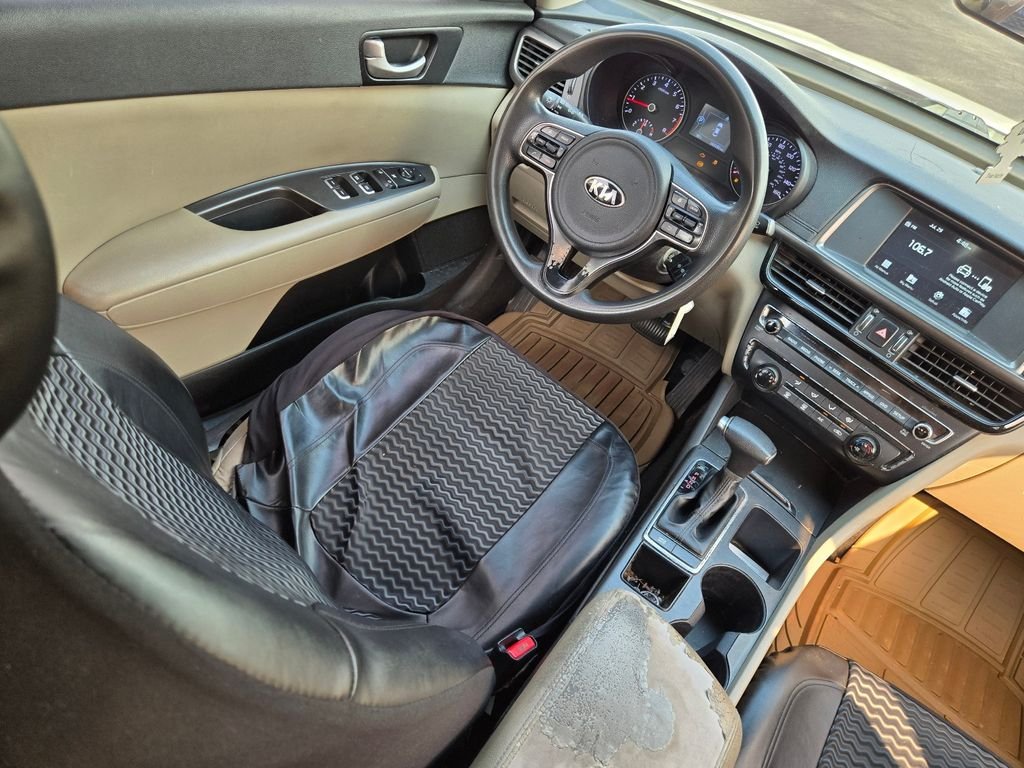 Used 2018 White Kia LX image 17
