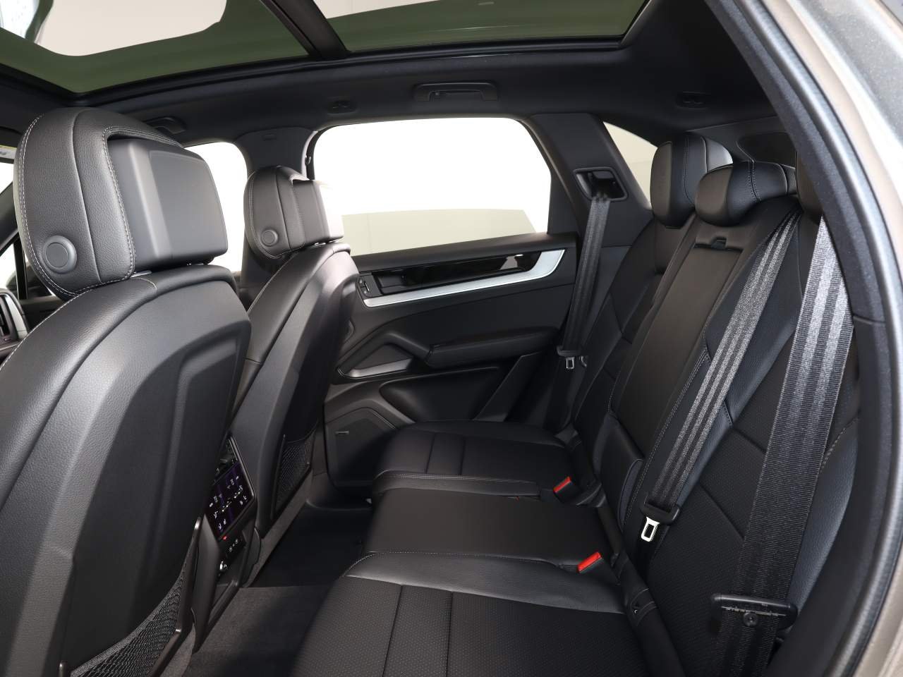 New 2026 Quartzite Grey Metallic Porsche  image 17