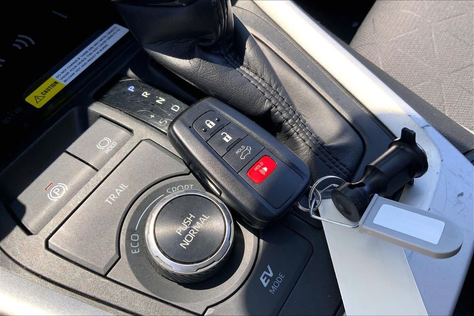 2024 Toyota RAV4 XLE - Photo 15