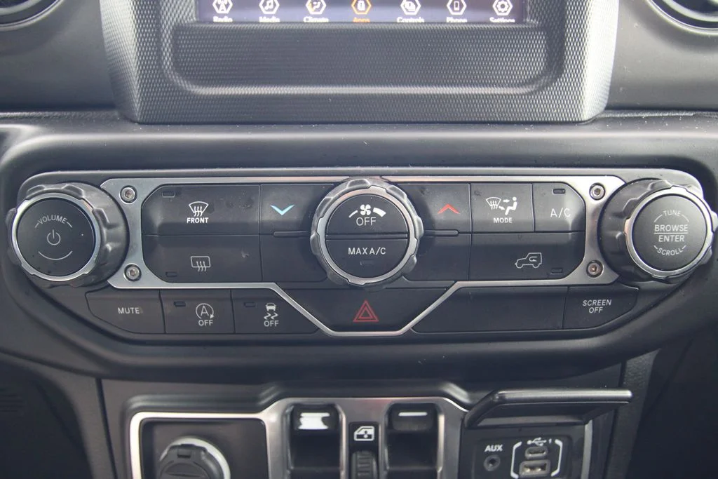 Used 2022 Green Jeep Sport image 26