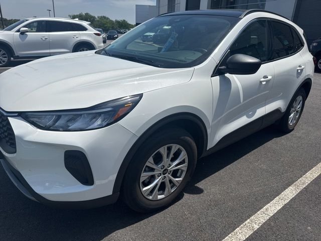Used 2023 White Ford Active image 1