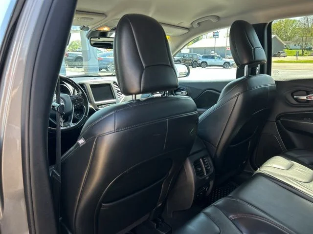 Used 2020 Beige Jeep Trailhawk image 23