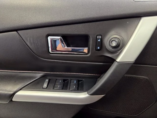 Used 2013 Red Ford SEL image 28