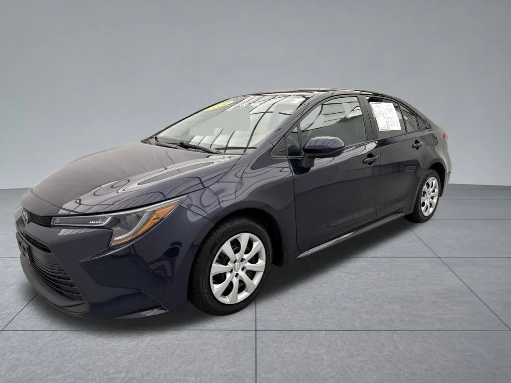 Used 2024  Toyota LE image 3