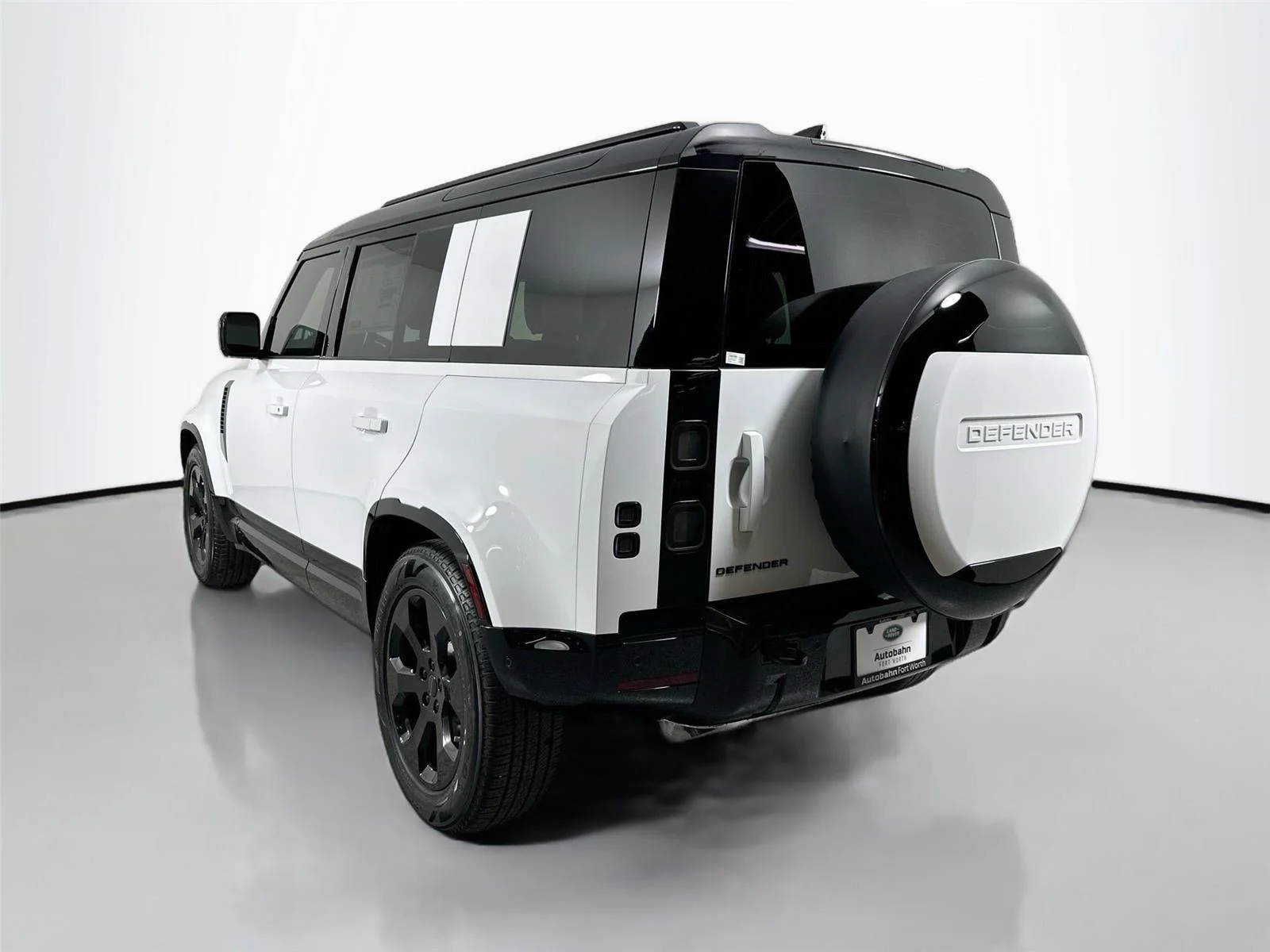 Used 2026 Fuji White Land Rover X-Dynamic SE image 7