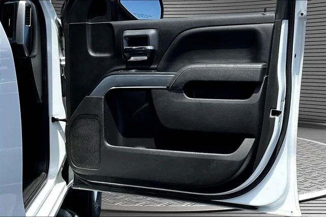 Used 2018 White Chevrolet LT image 29