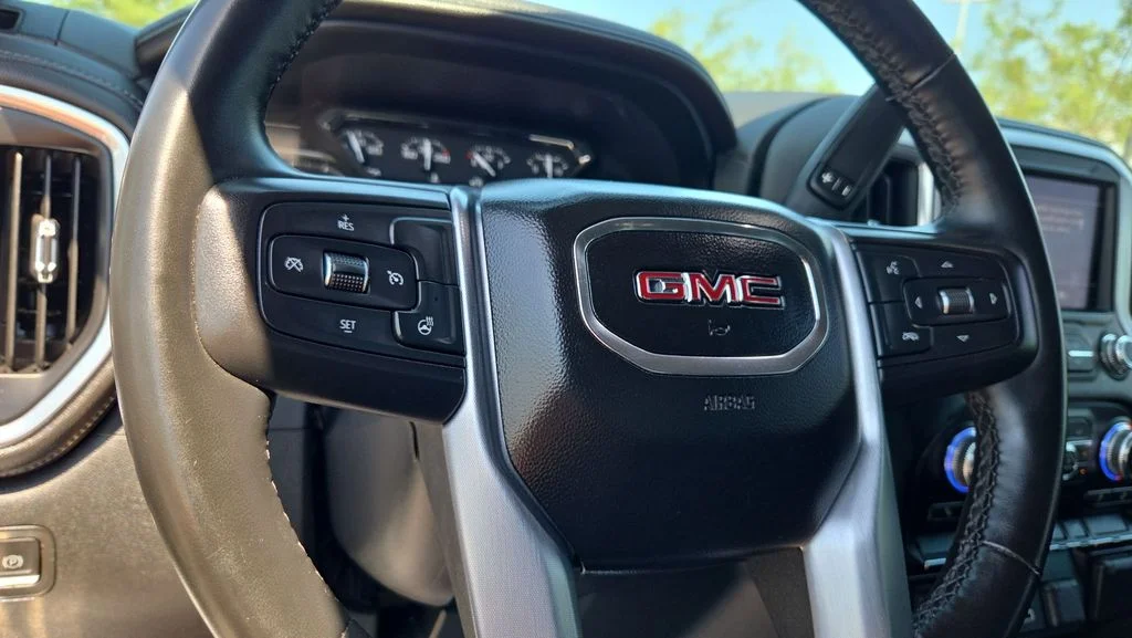 Used 2023 White GMC SLT image 11