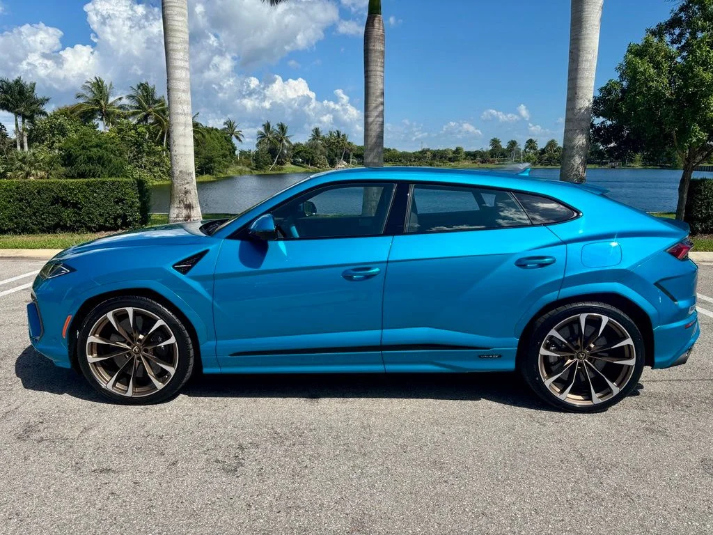 New 2026 Blue Lamborghini SE image 7