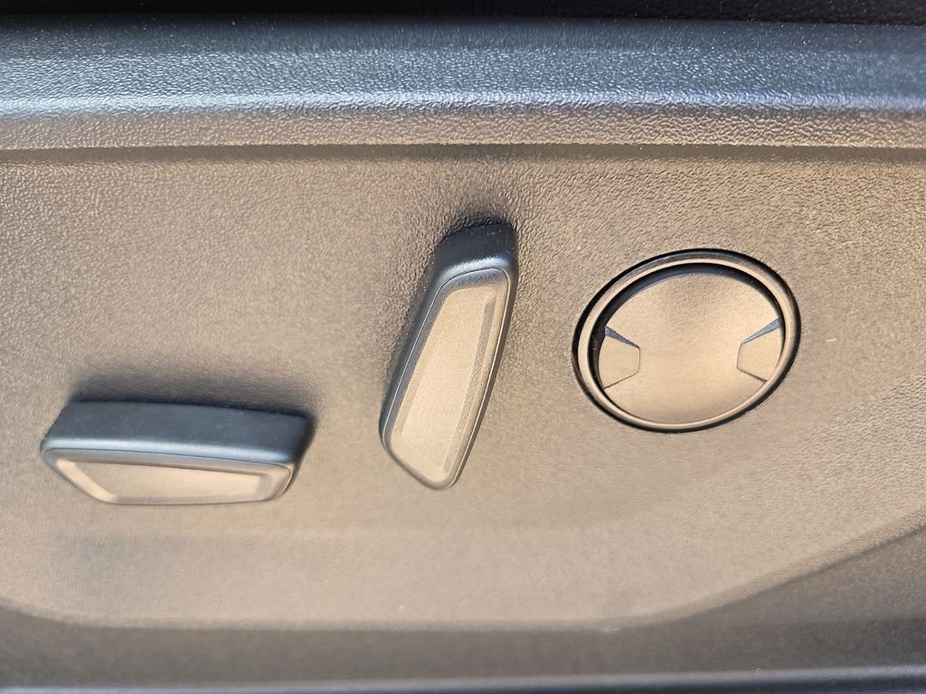 New 2026 Glacier Gray Metallic Tri-Coat Ford F-250® Lariat® image 19
