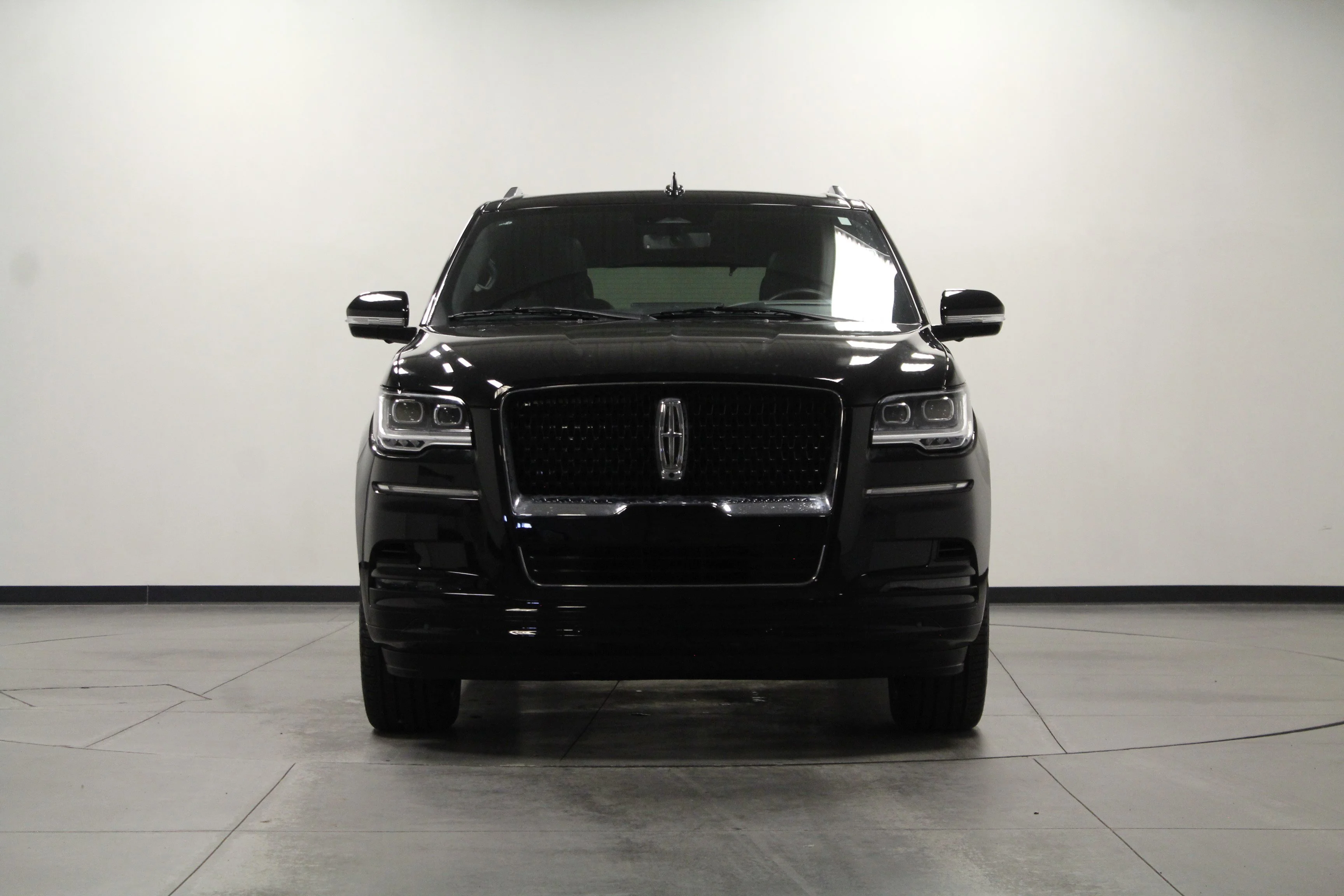 Used 2024 Infinite Black Metallic Clearcoat Lincoln Reserve image 9