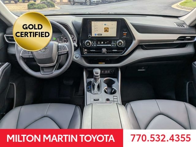 Certified Used 2025  Toyota XLE image 6