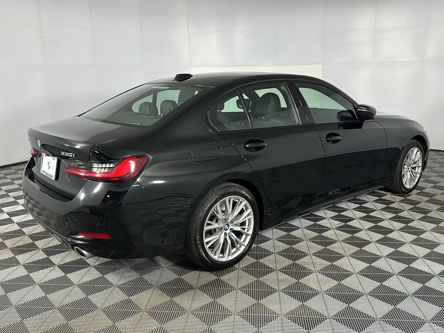 Used 2023 Jet Black BMW 330i xDrive image 27