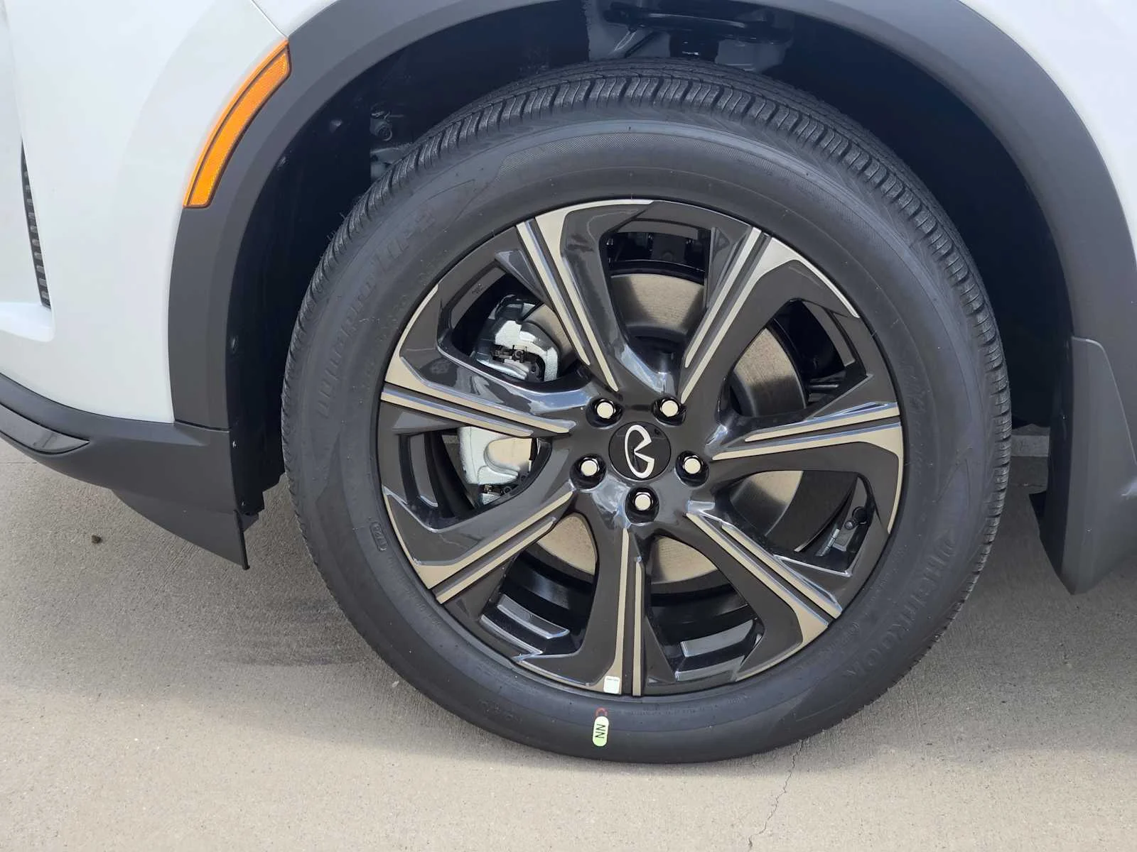 New 2027 2T RAD WHT INFINITI Autograph AWD image 7