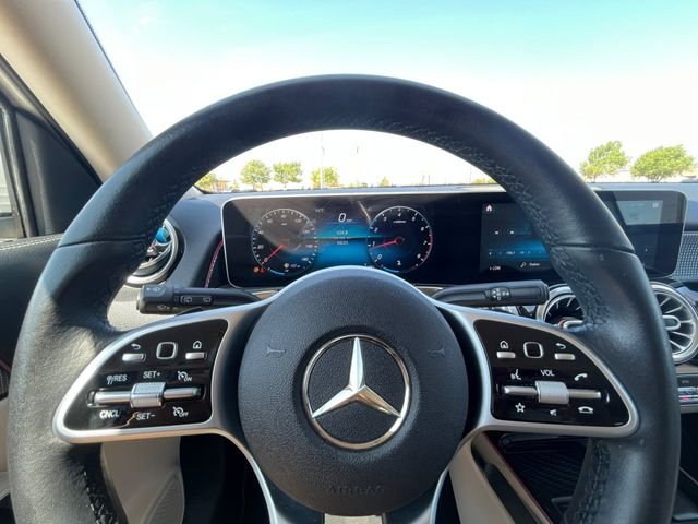 Used 2020  Mercedes-Benz GLB 250 image 25