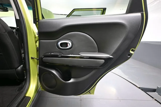 Used 2019 Green Kia Plus image 40