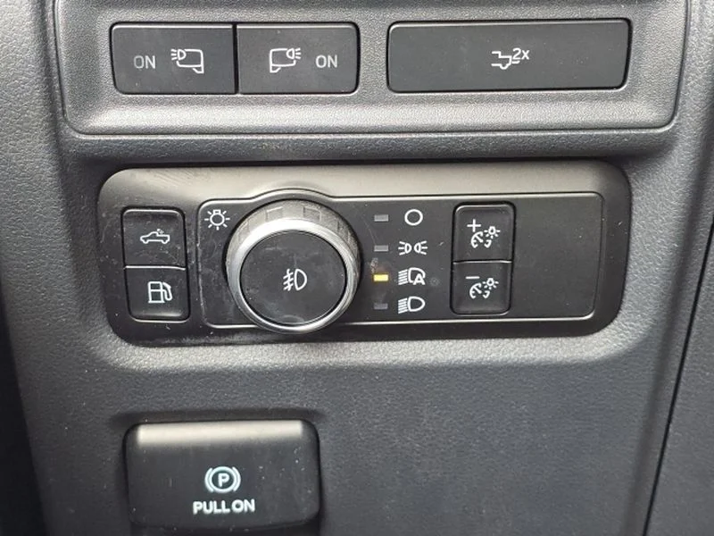 Certified Used 2023 Oxford White Ford XLT image 15