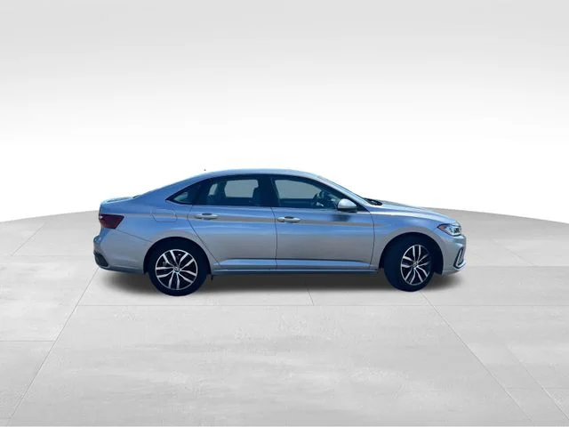 Used 2025  Volkswagen 1.5T SE image 11