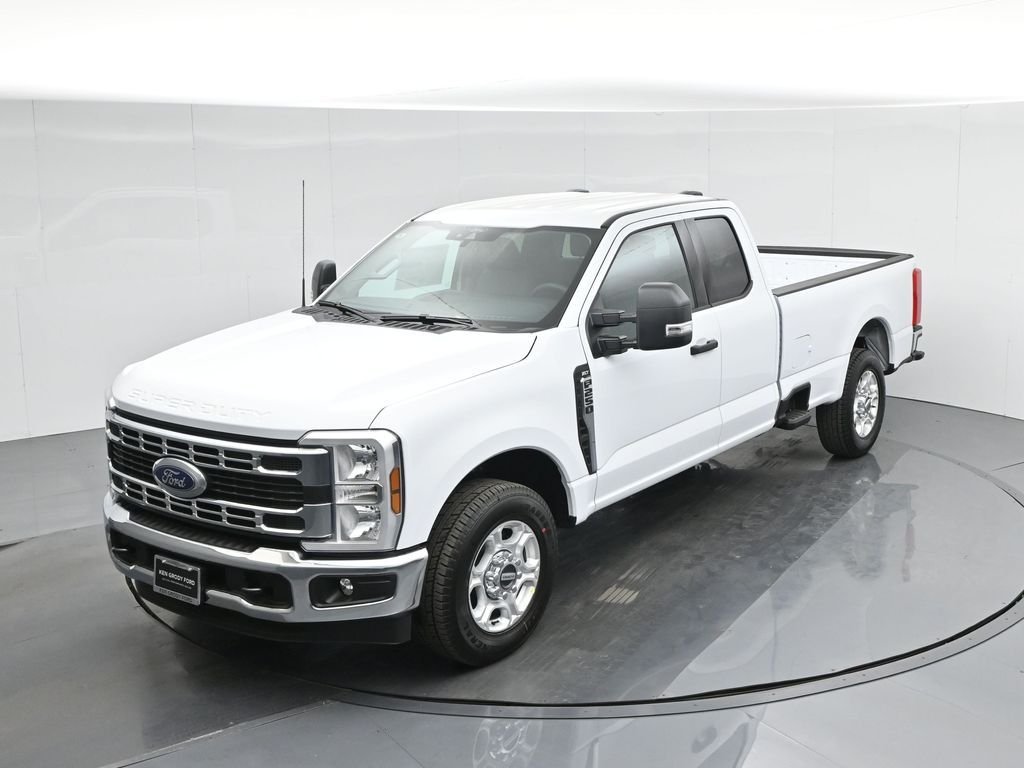 New 2026 Oxford White Ford XLT image 28