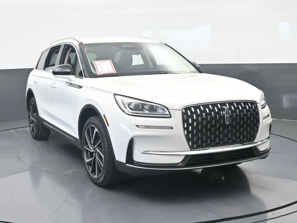 Used 2023 White Metallic Lincoln Reserve image 9