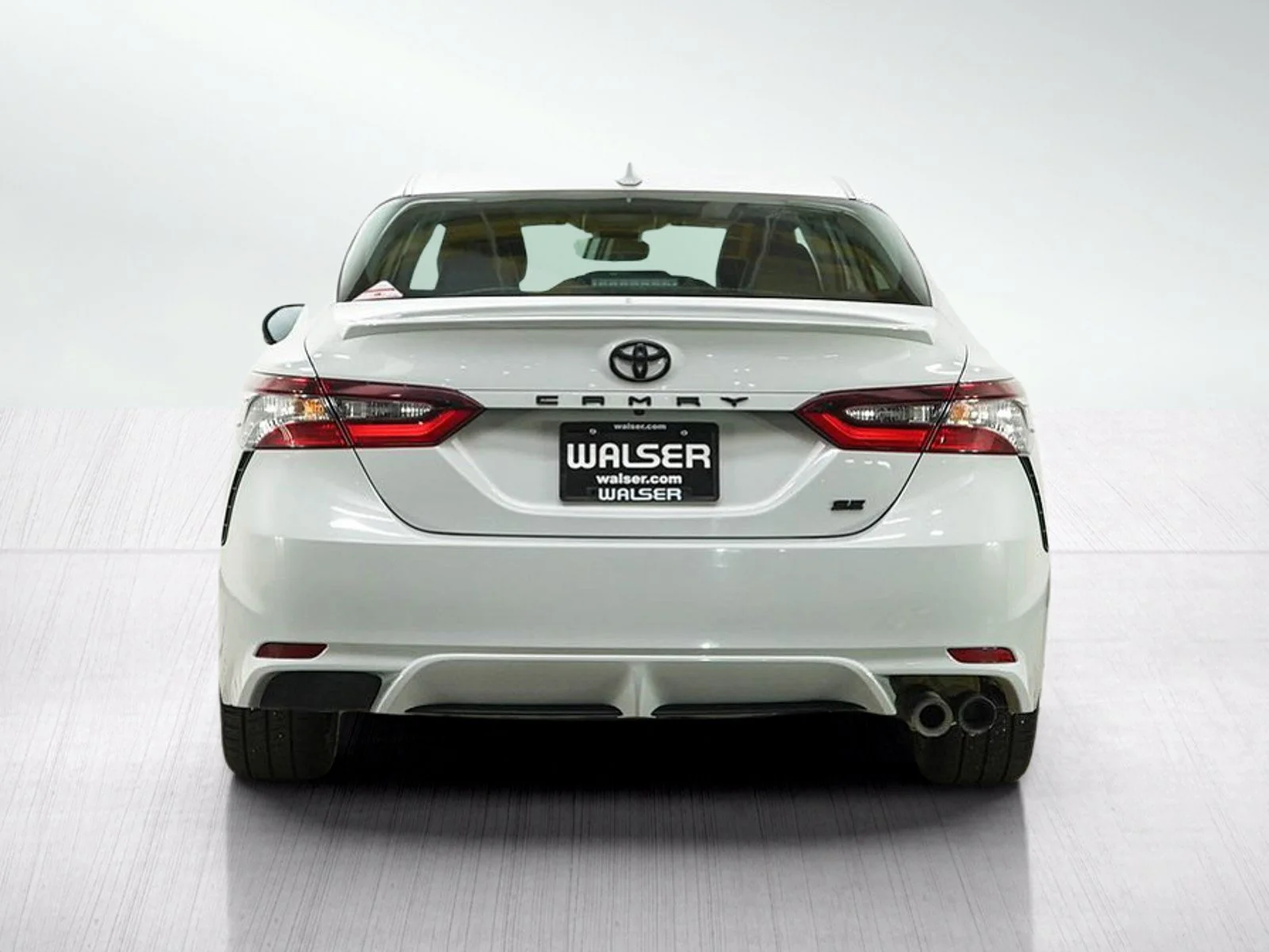 Used 2022  Toyota SE image 4