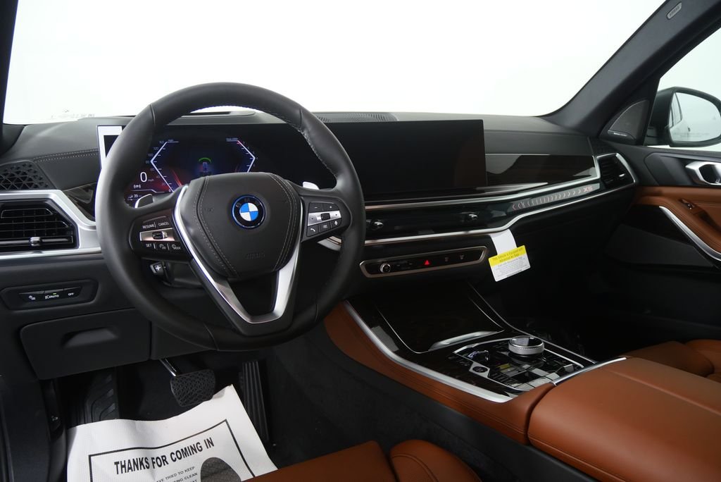 New 2026 Dravit Grey Metallic BMW xDrive50e image 17