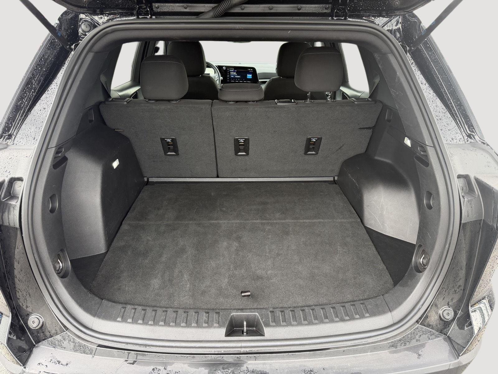 Used 2025 Mosaic Black Metallic Chevrolet LT image 4