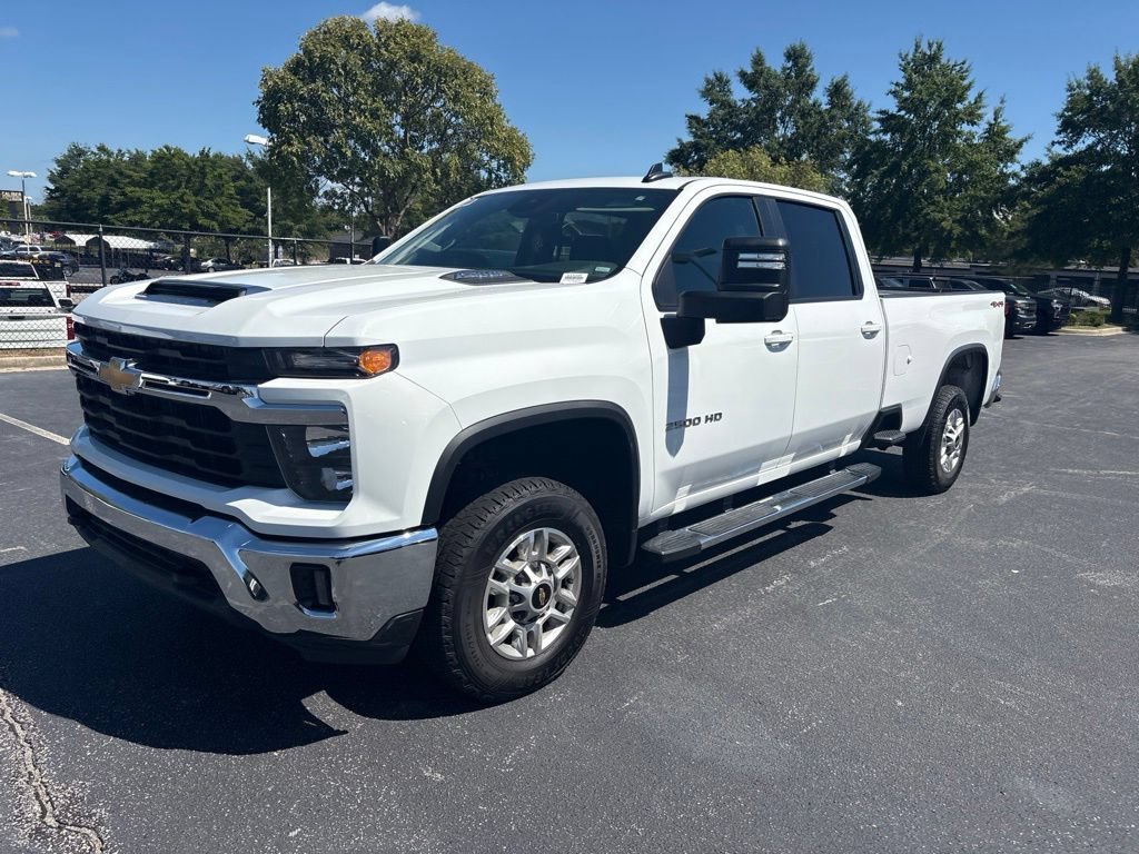 Used 2025 Summit White Chevrolet LT image 8