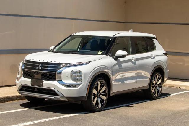2026 Mitsubishi Outlander SE